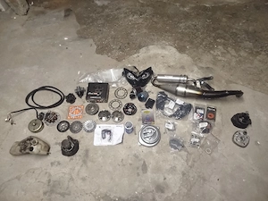 Minarelli liegend Yamaha Aerox teile Sammlung Konvolut Roller 50ccm Rollerteile Mofa 