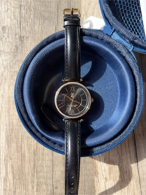 Polo Damenarmbanduhr mit Glitzersteinen