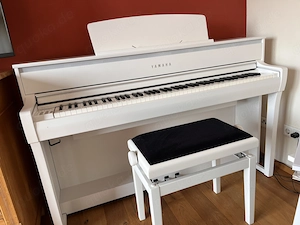 Elektrisches digitales Klavier Yamaha Clavinova CLP 675 - nur 3 Stunden gespielt, wie neu NP 2729,00