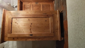 Großer historischer Vorratsschrank, Massivholz, Fichte natur