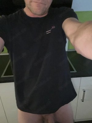 Putze euer Auto im Adamskostüm