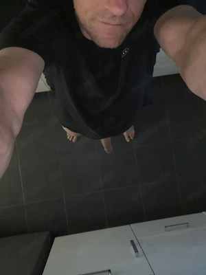 Naked in the Car. Riesenlatte sucht Pferdeliebhaberin