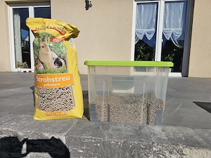 Strohstreu Pelletiertes Stroh Strohpellets 60 l   24kg + ca. 20 l
