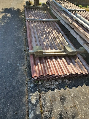 Dachbalken und trapezbleche