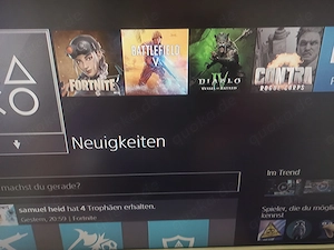 Ps4 mit Controller und Spiel 