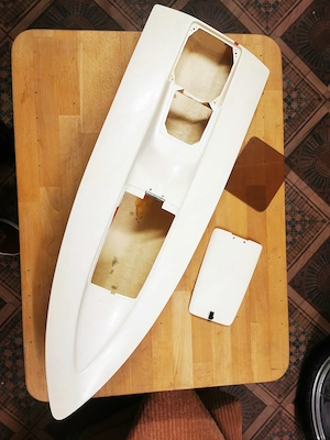 RC Rennboot aus GFK 