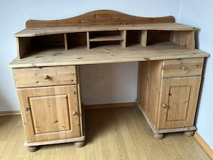 Schreibtisch (Nadelholz) mit Sekretäraufsatz
