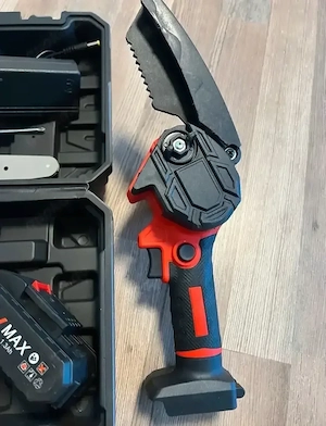 Akku Mini Kettensäge 6 Zoll | Astsäge im Koffer mit 2 Akkus