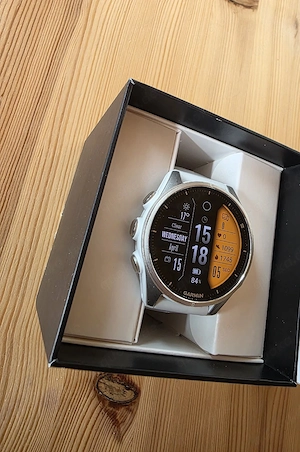 Garmin "Fenix 8" Smartwatch (43mm) zu verkaufen.
