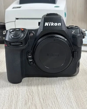 Nikon Z8 Komplett-Vitrine 50-200