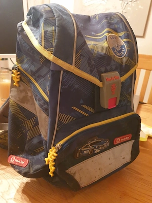 Schulranzen mit Polizei-Motiv in blau gelb