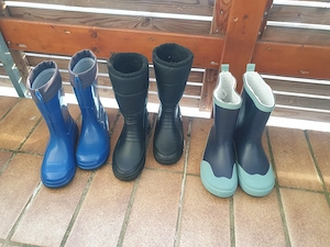 Gummistiefel bzw. Winterstiefel für Kinder, Gr. 35 und 36, in sehr gutem Zustand wie neu