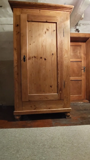 Großer historischer Schrank Vorratsschrank, Massivholz, Fichte natur