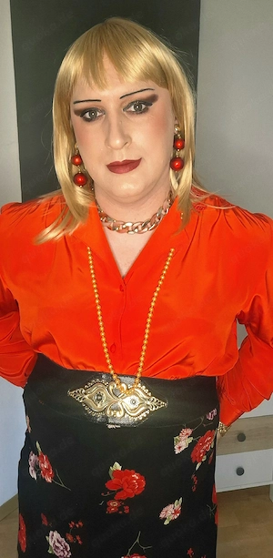 Einsame Tv Gaylady sucht Ihn Bild 2