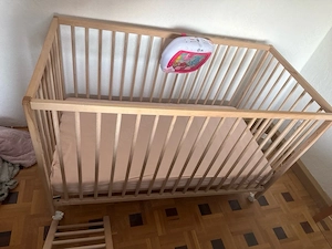 Beistellbett mit Rollen