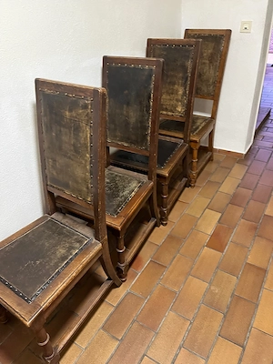 4 Massivholz-Stühle mit Echtleder-Sitzfläche und Rückenlehne