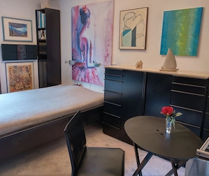 WG Zimmer (3-WG) möbliert, zeitgemäß eingerichtet, eine Betthälfte  frei,  für 1 Frau