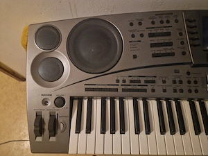 Casio MZ 2000 Arranger Keyboard  Synthesizer