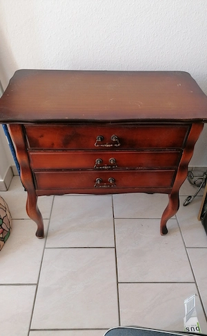 Alte kleine Kommode im Chippendale Stil 