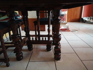 Antike Essiggruppe mit 6 Stühlen 