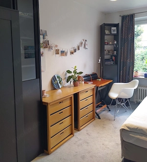 Für 1 Frau, 18 bis 29 Jahre! Ab 01. August o. 1. Oktober  1 WG Zimmer (3-WG) zeitgemäß möbliert