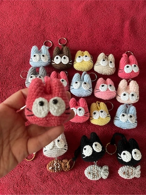 Schlüsselanhänger Katze und Katze mit Fisch Farbe Bunt