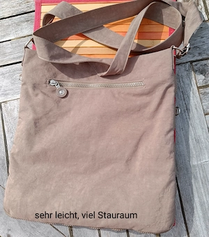 leichte Umhängetasche - passt auch in jeden Koffer Bild 2