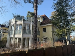 Moderne und großzügige 3-Zimmer-Wohnung mit ca. 102 m  Wohnfläche in Bad Saarow zu vermieten.