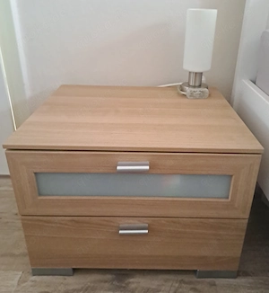 Zwei schöne Nachttische zu verkaufen