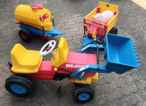 Traktor von Big John mit 2 Anhängern