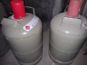 Zwei 11 KG Eigentumsgläschen, Gasflaschen