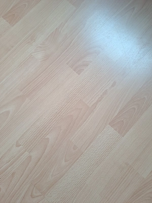 Ca. 11,12 m2 schöner Laminatboden zu verkaufen