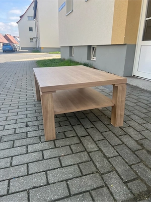 Holztisch 