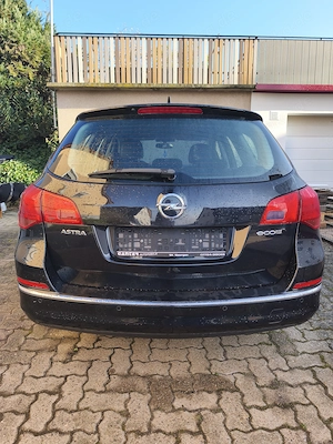 Opel astra j sports tourer  Bild 3