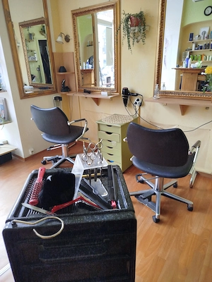 zu Verkaufen : Kleiner Damen und Herren Friseursalon Bild 3