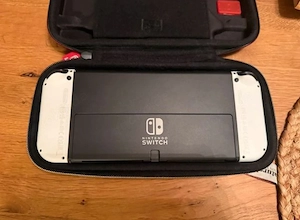 Nintendo Switch OLED Weiß mit Zubehör 