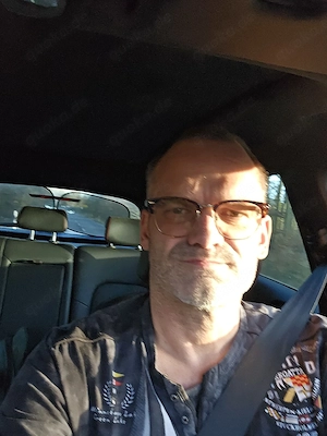 Familiärer Mann