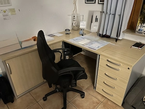 Sie suchen gut erhaltene Büromöbel für ihr Home Office ?