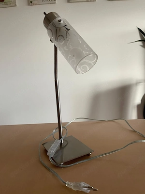 Zwei Nachttischlampen