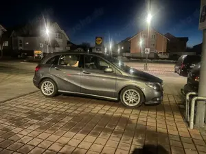 Mercedes-Benz B 200 B 200 CDI (BlueEFFICIENCY) 7G-DCT