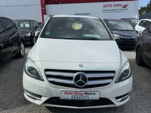 Mercedes-Benz B 180 B 180  BlueEFFICIENCY*XENON* SHZ*8-fach bereift