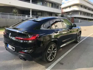BMW X4 M M40i/ 8-fach bereift/2. Hand/360°/ Vollleder/ BLACK SAPPHIRE
