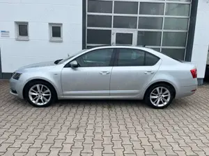 Skoda Octavia Limo 2,0TDI/DSG/S-DACH/DSG/1HD/MWST/SHZ