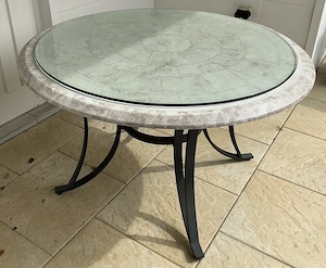 Gartentisch mit Glasplatte