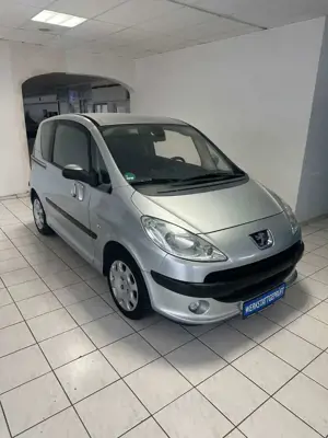 Peugeot 1007 *Allwetterreifen*Zahnriemen /Tüv/Insp.Neu* Bild 2