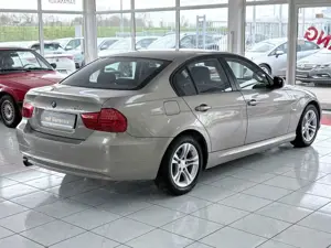 BMW 318 i Lim.+Automatik+Sitzh+Tempomat+2.Hand Bild 4