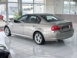 BMW 318 i Lim.+Automatik+Sitzh+Tempomat+2.Hand Bild 3