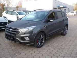 Ford Kuga ST-Line 4x4 Panoramad. + Xenon + 19" + Kamera + AH