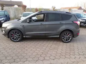 Ford Kuga ST-Line 4x4 Panoramad. + Xenon + 19" + Kamera + AH Bild 2