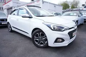 Hyundai i20 Style*1.HD*nur 1.550KM*Pano*Navi*Assistent.